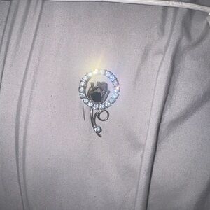 Rhinestone Circle Floral Brooch - Silver Tone